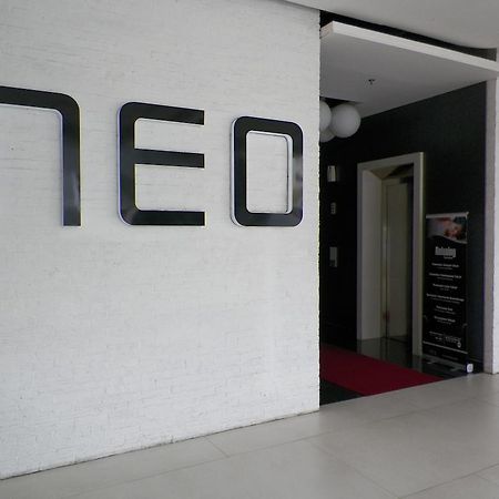 Neo Hotel Melawai By Aston Jakarta Exteriör bild